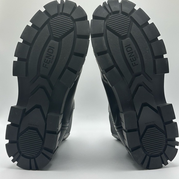 Prada boots - Picture 7 of 8